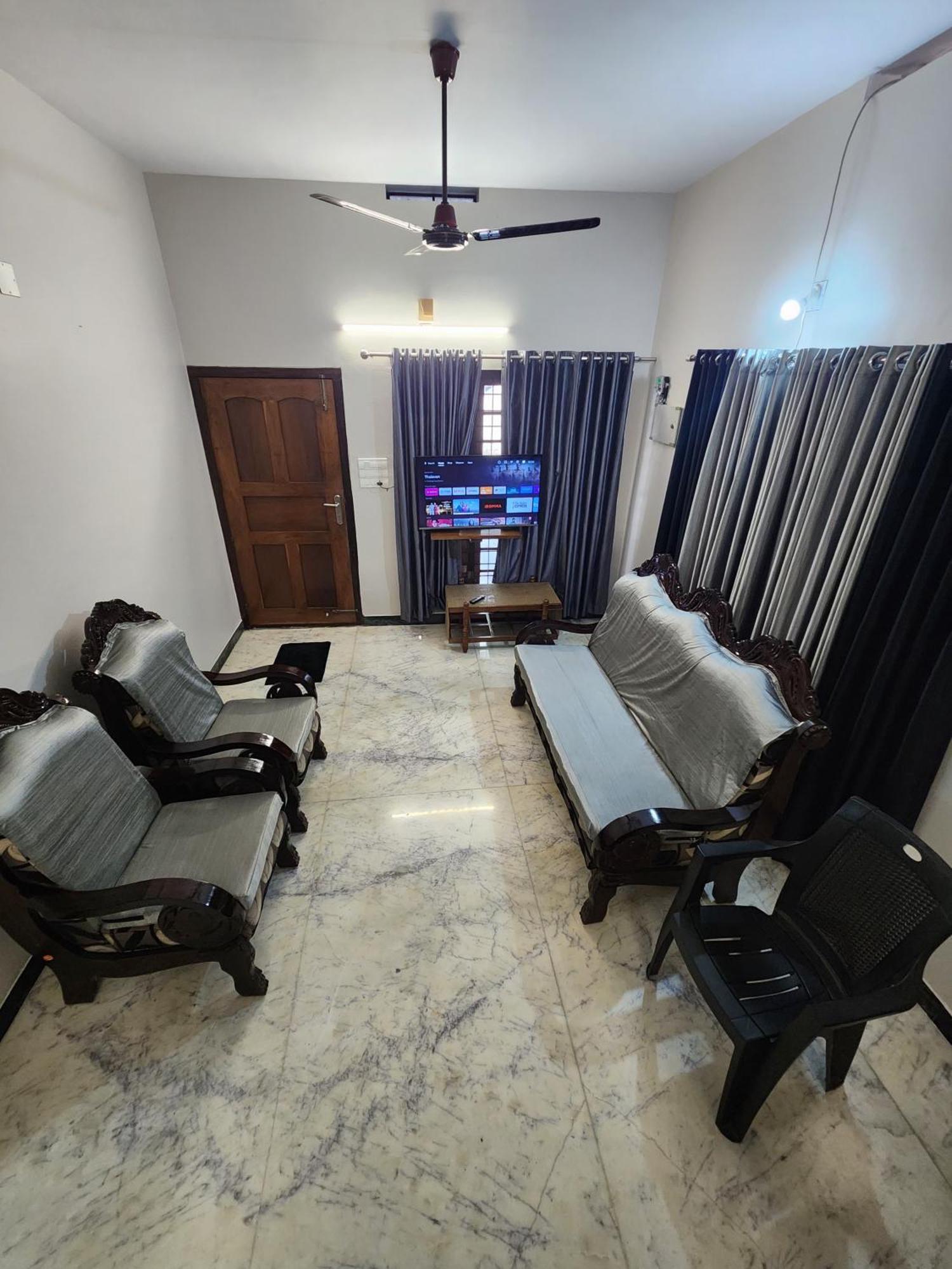 Budget Home Kochi Luaran gambar