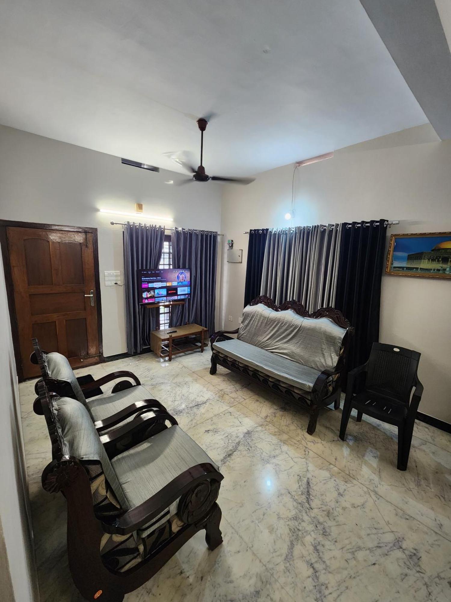 Budget Home Kochi Luaran gambar